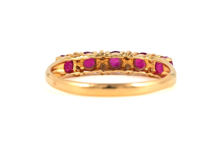 58 Bague contemporaine en or jaune, rubis et diamants 58 Facettes B885