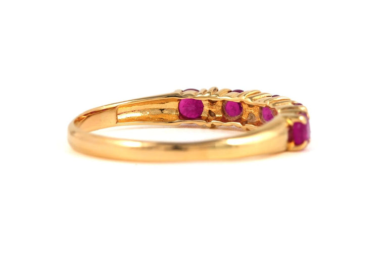 58 Bague contemporaine en or jaune, rubis et diamants 58 Facettes B885