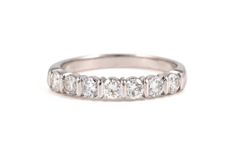 54 Bague contemporaine en or blanc 18 carats et diamants 0,70 ct 58 Facettes 23903