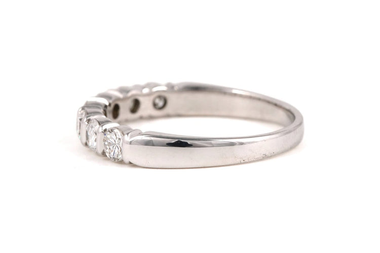 54 Bague contemporaine en or blanc 18 carats et diamants 0,70 ct 58 Facettes 23903