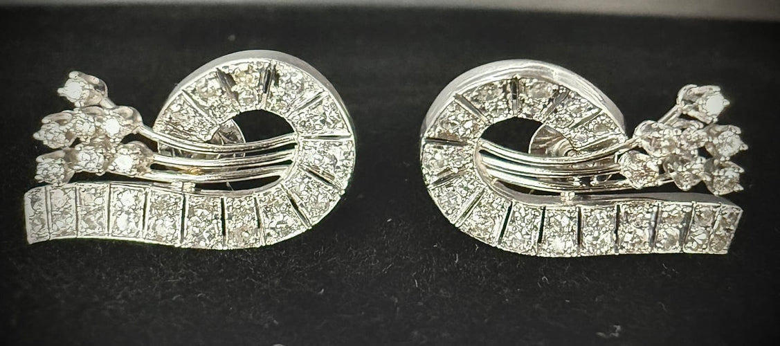 Boucles d’oreilles graphiques en or blanc 18 carats et diamants 2 ct 58 Facettes Boucles 6
