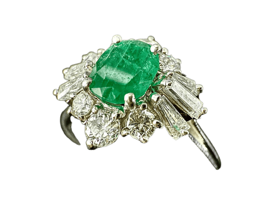 62.5 Bague en or blanc avec émeraude ovale et diamants 58 Facettes Bague 8
