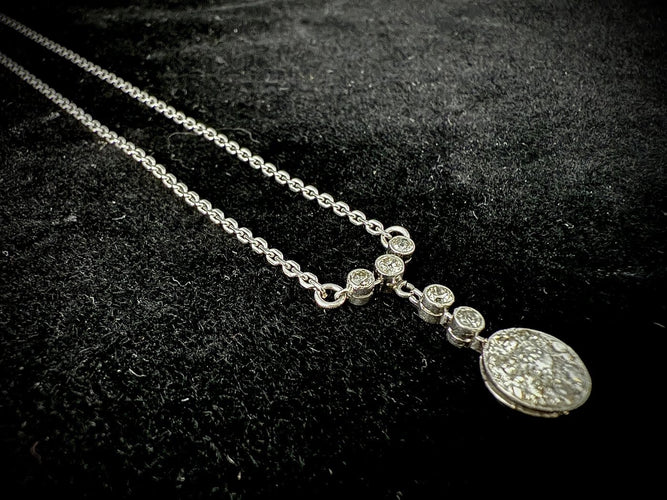 Collier ancien en or gris et diamants 58 Facettes Collier 010