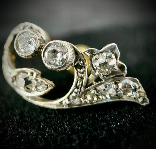 Boucles d’oreilles anciennes en or jaune, platine et diamants 58 Facettes Boucles 9