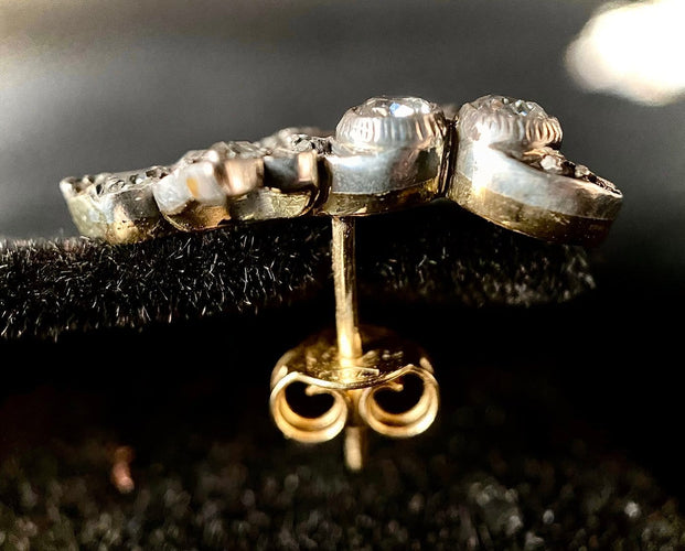 Boucles d’oreilles anciennes en or jaune, platine et diamants 58 Facettes Boucles 9