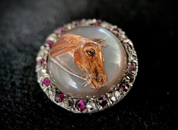 Pendentif équestre en cristal d’Essex, or jaune, rubis et diamants 58 Facettes Pendentif 19