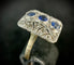 57 Bague plaque Art déco en or jaune, platine, saphirs et diamants 58 Facettes Bague 26