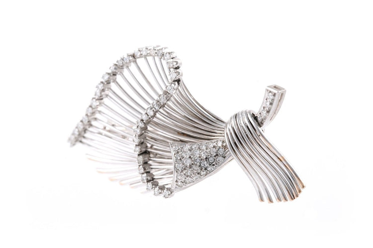 Années 50 - Broche en or blanc et diamants 58 Facettes 23899