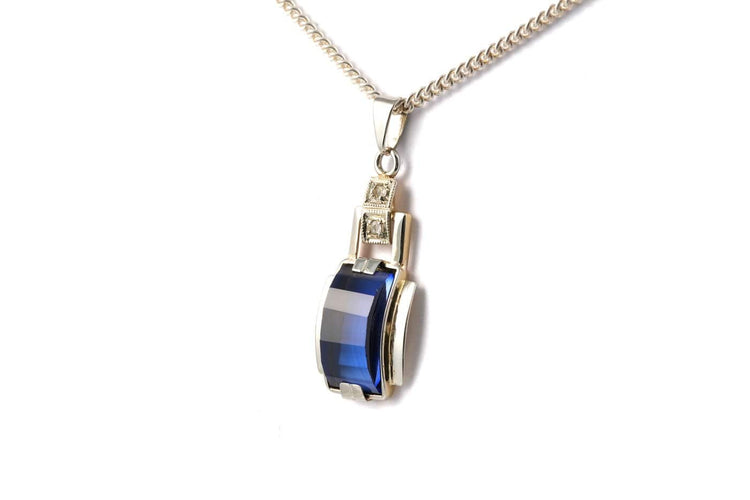 Art déco - Pendentif en or blanc, saphir de synthèse et diamants 58 Facettes B895