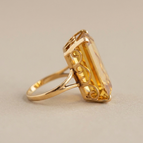 57 Bague en or jaune 18 ct avec citrine 58 Facettes HJ062616