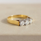 54 Bague trois pierres en or jaune et diamants 58 Facettes HJ062626