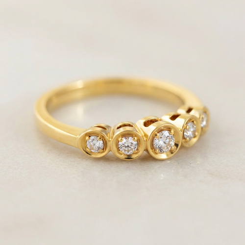 53 Bague cinq diamants en or jaune 750 58 Facettes HJ062631