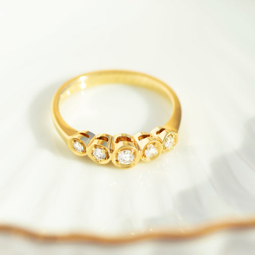 53 Bague cinq diamants en or jaune 750 58 Facettes HJ062631