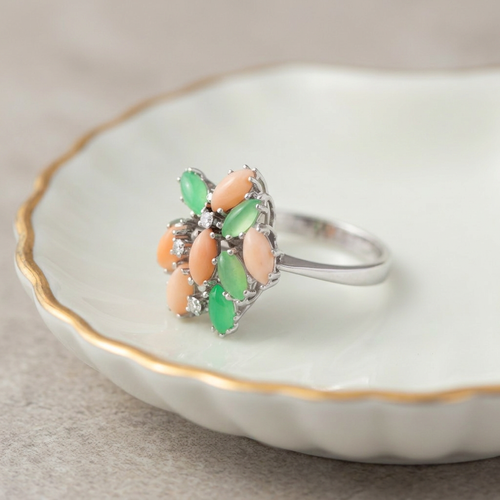 61 Bague fleur en or blanc 585, corail, chrysoprase et diamants 58 Facettes HJ062634