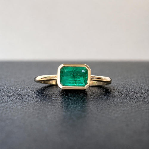 53 AITCHES - Bague en or 18K avec émeraude taille à degrés 58 Facettes GBR1072YG