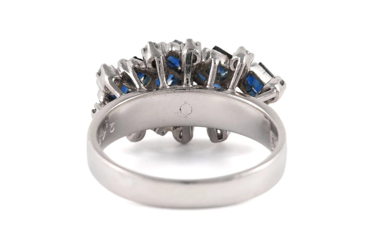 55 Bague années 70 en or blanc 18 carats, saphirs et diamants 58 Facettes 23902