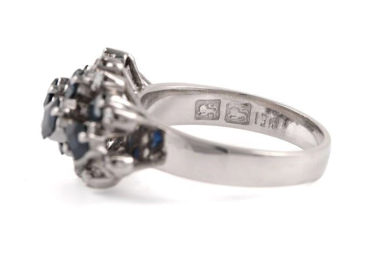 55 Bague années 70 en or blanc 18 carats, saphirs et diamants 58 Facettes 23902