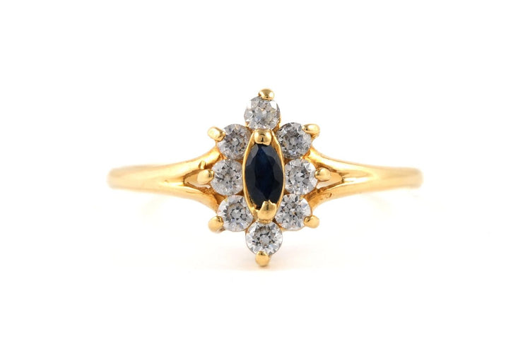 52 Bague contemporaine en or jaune 18 carats sertie d'un saphir et de zirconiums 58 Facettes B898