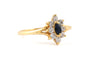 52 Bague contemporaine en or jaune 18 carats sertie d'un saphir et de zirconiums 58 Facettes B898