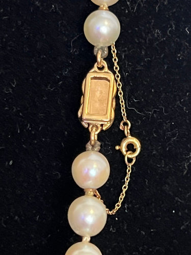 Collier choker en or 18K, perles Akoya et saphirs 58 Facettes 000