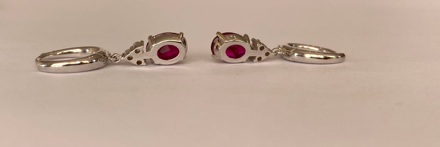 ALGT - Boucles d'oreilles en or blanc avec rubis et diamants 58 Facettes earrings