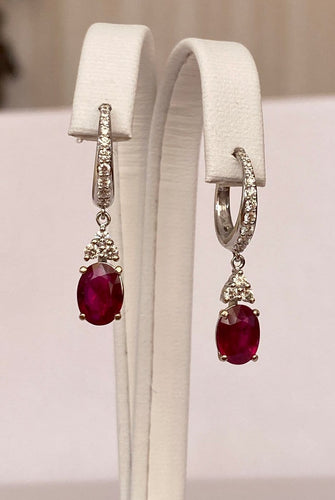 ALGT - Boucles d'oreilles en or blanc avec rubis et diamants 58 Facettes earrings