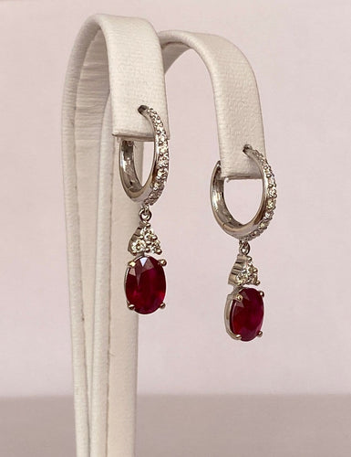 ALGT - Boucles d'oreilles en or blanc avec rubis et diamants 58 Facettes earrings