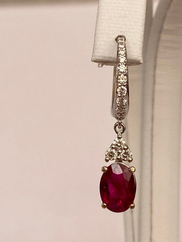 ALGT - Boucles d'oreilles en or blanc avec rubis et diamants 58 Facettes earrings
