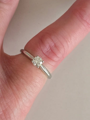 47 Cartier 1895 - Bague solitaire en platine et diamant 58 Facettes Cartier