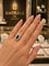 55 Bague rectangulaire en or blanc, topaze bleue et diamants 58 Facettes 50497