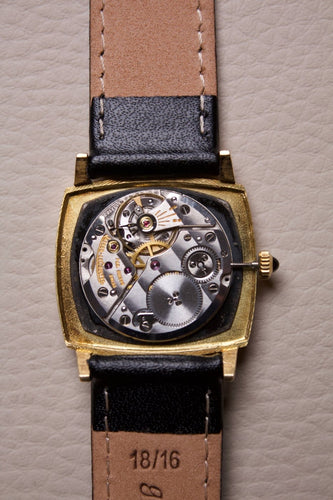 Jaeger-LeCoultre Coussin - Montre en or jaune 18K cadran noir 58 Facettes MONTRE-018