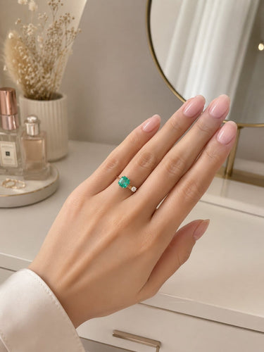 52 Bague en or jaune avec émeraude colombienne et diamant 58 Facettes 50498