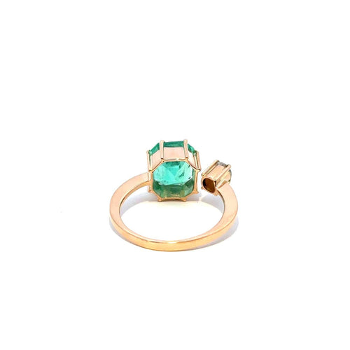 52 Bague en or jaune avec émeraude colombienne et diamant 58 Facettes 50498
