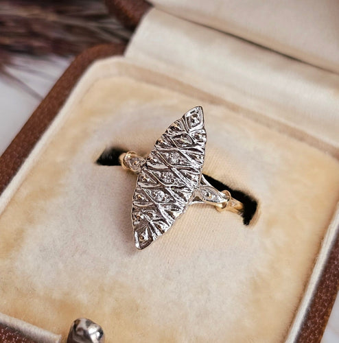 49.5 Bague marquise en or jaune et blanc et diamants 58 Facettes 756