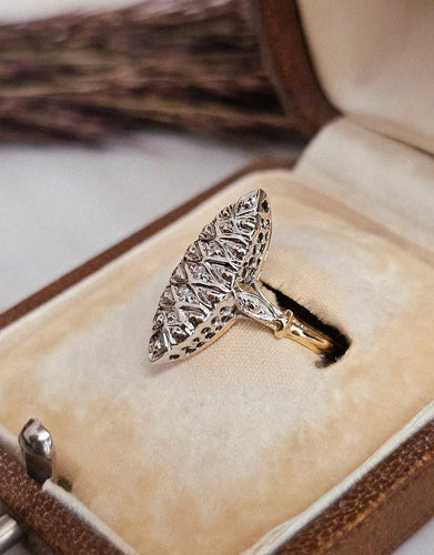 49.5 Bague marquise en or jaune et blanc et diamants 58 Facettes 756