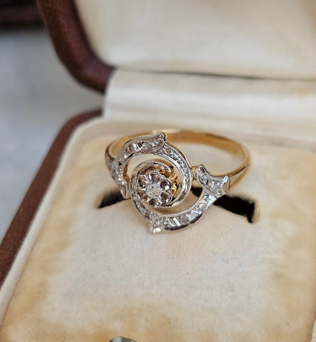 52 Belle Époque - Bague tourbillon en or jaune, platine et diamants 58 Facettes 753