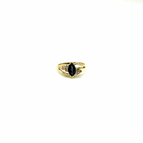51 Bague en or jaune, saphir et diamants 58 Facettes Z15B51838