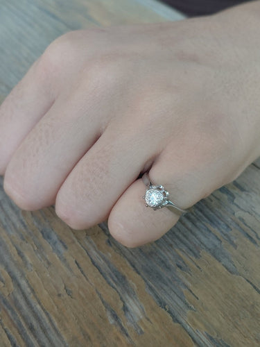 49 Bague solitaire en or blanc et diamant 58 Facettes 1810607
