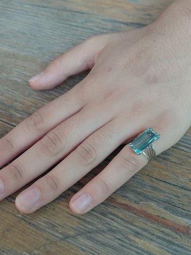 49.5 Bague en or blanc 18 carats et aiguë-marine 58 Facettes 1810616