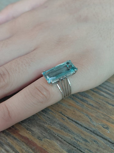 49.5 Bague en or blanc 18 carats et aiguë-marine 58 Facettes 1810616