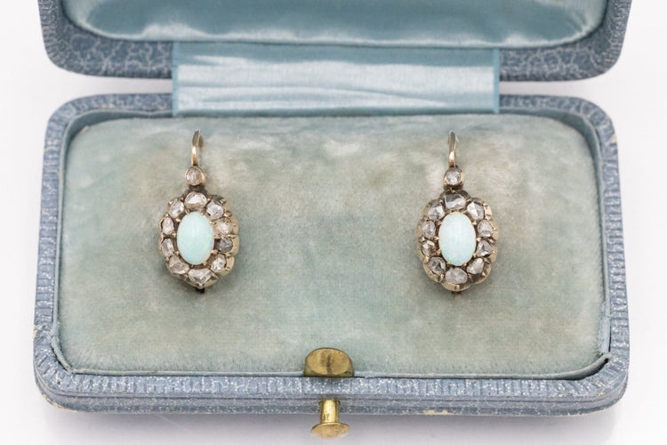 Boucles d'oreilles anciennes en or jaune, opales et diamants 58 Facettes 13420