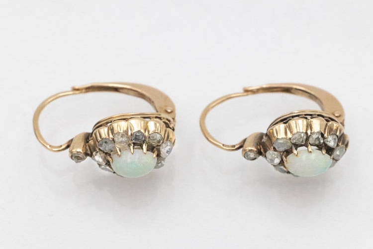 Boucles d'oreilles anciennes en or jaune, opales et diamants 58 Facettes 13420