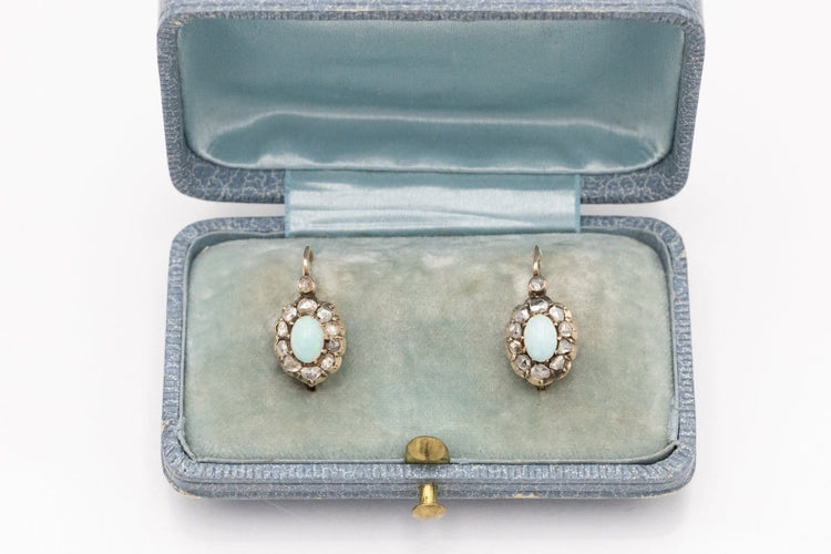 Boucles d'oreilles anciennes en or jaune, opales et diamants 58 Facettes 13420