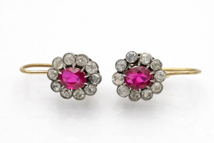 Boucles d'oreilles fleurs en or jaune, diamants et rubis synthétiques 58 Facettes 10716