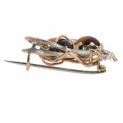 Charming Interbellum Bee Brooch, ca. 1930, with Tiger’s Eye and Diamonds 58 Facettes 26050-0106
