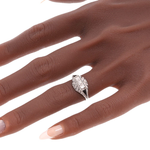 52 Art déco - Bague en or jaune, platine, diamants et onyx 58 Facettes 26085-0110