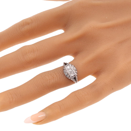 52 Art déco - Bague en or jaune, platine, diamants et onyx 58 Facettes 26085-0110