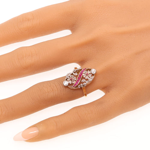 56 Bague florale ajourée en or jaune, diamants et rubis synthétiques 58 Facettes 26089-0315
