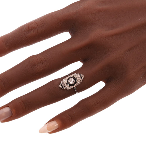 50 Art déco - Bague en or blanc, diamants et onyx 58 Facettes 26089-0350
