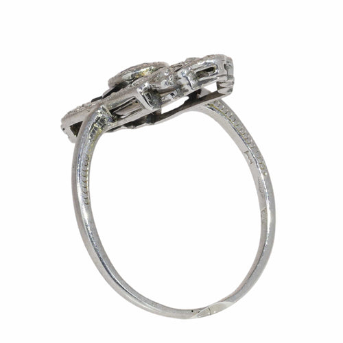 50 Art déco - Bague en or blanc, diamants et onyx 58 Facettes 26089-0350